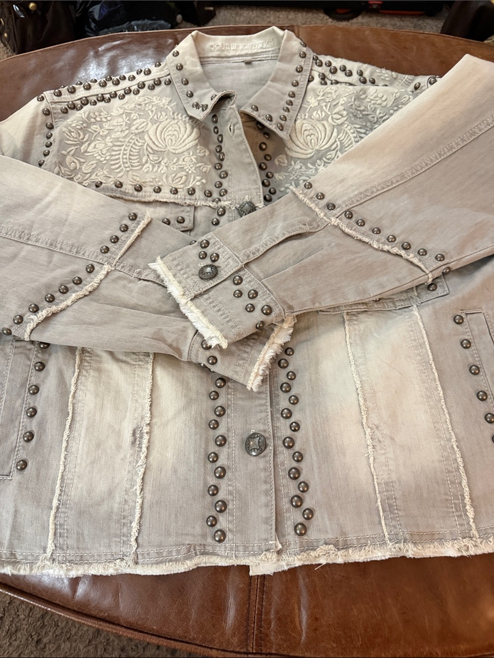 NWT Double D Ranch Saddlepack Light Gray Studded Embroidered Jean Jacket 2X - Picture 8 of 10